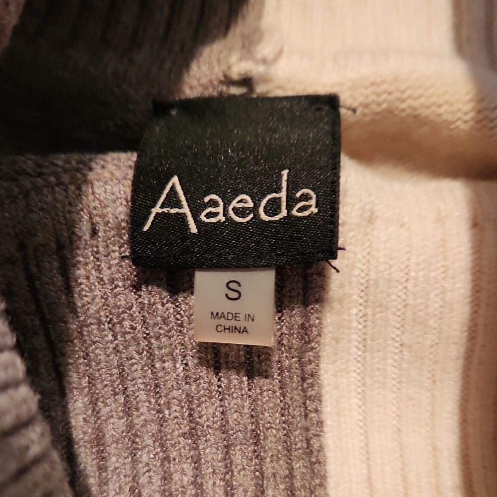 Aaeda Gray and Cream Turtleneck Sweater Womens Small - Picture 2 of 4